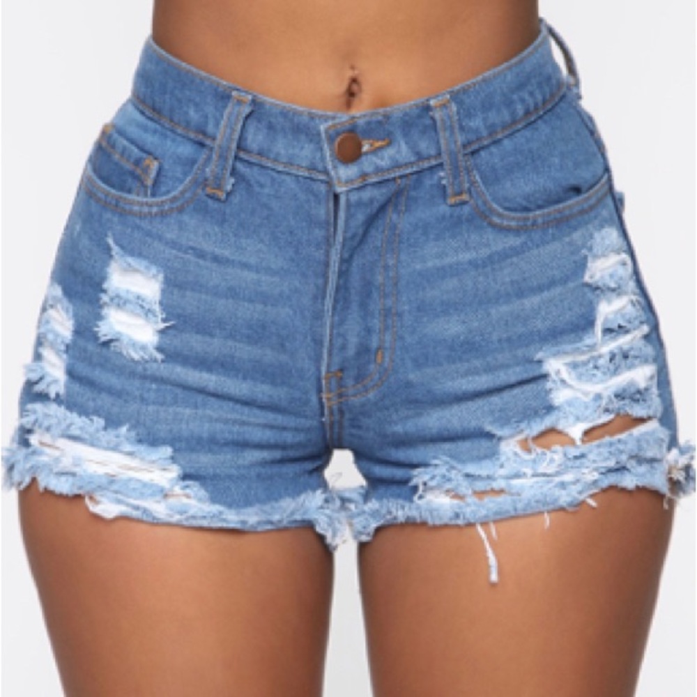 Gonna Love Me Distressed Shorts - Light blue washed